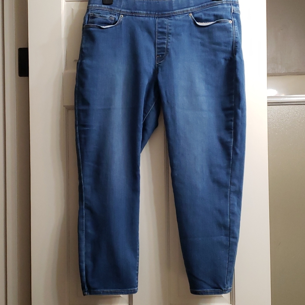 Levi's capris